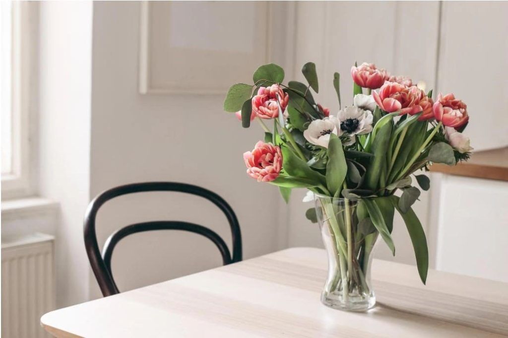 3 cách cắm hoa giả nghệ thuật đẹp, cực dễ - Tiệm hoa tháng năm